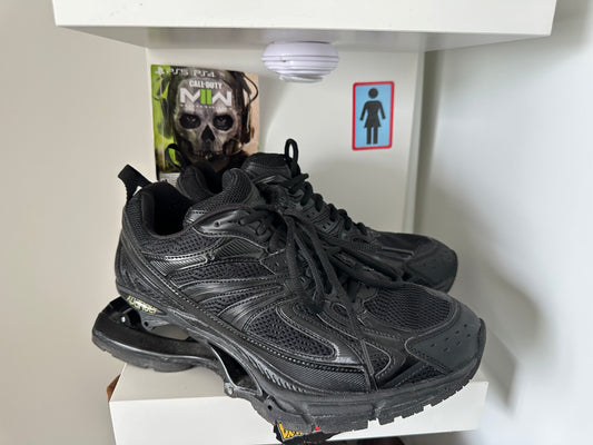 Balenciaga black runners - Private property 